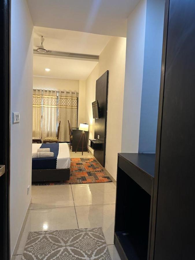 Hotel Jb Residency !! Luxurious & Royal Balcony Rooms !! Large Rooms Zirakpur 외부 사진
