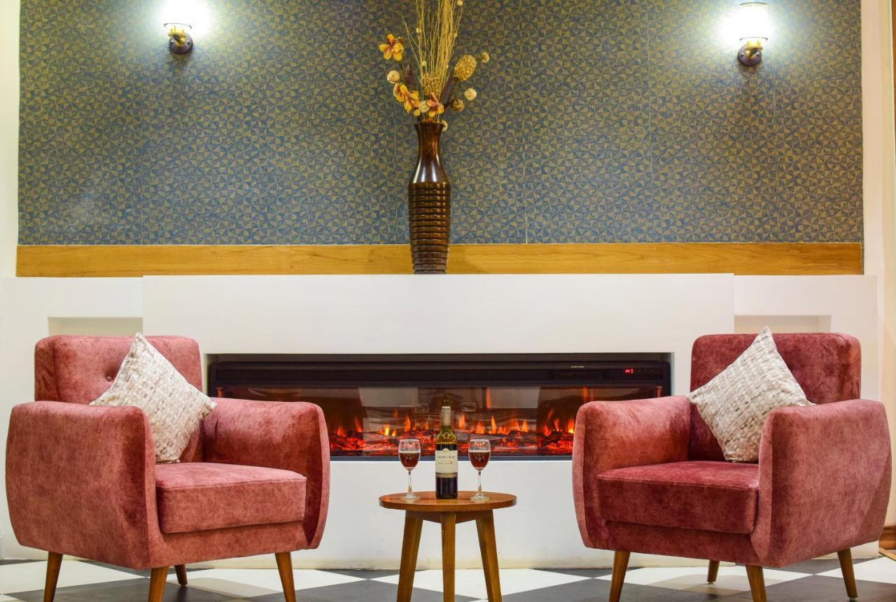 Hotel Jb Residency !! Luxurious & Royal Balcony Rooms !! Large Rooms Zirakpur 외부 사진