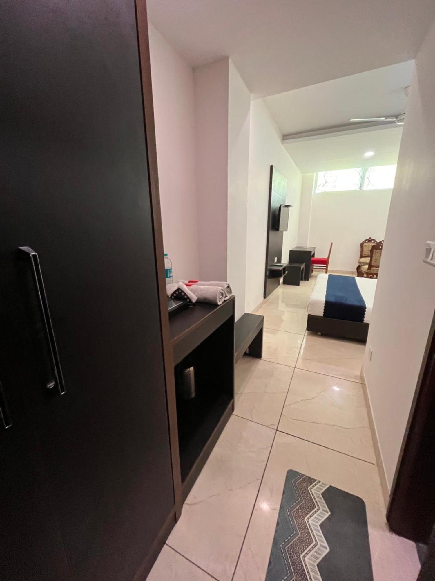 Hotel Jb Residency !! Luxurious & Royal Balcony Rooms !! Large Rooms Zirakpur 외부 사진
