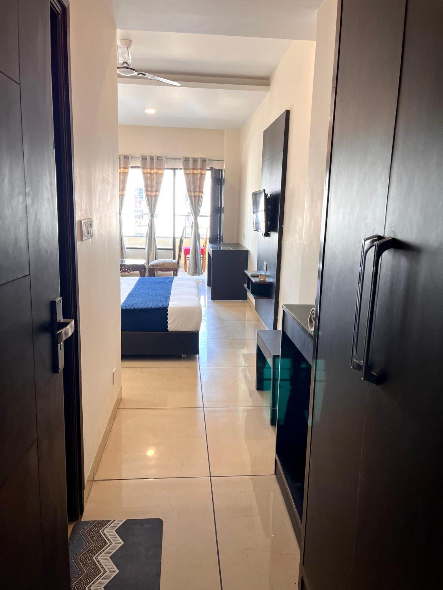 Hotel Jb Residency !! Luxurious & Royal Balcony Rooms !! Large Rooms Zirakpur 외부 사진