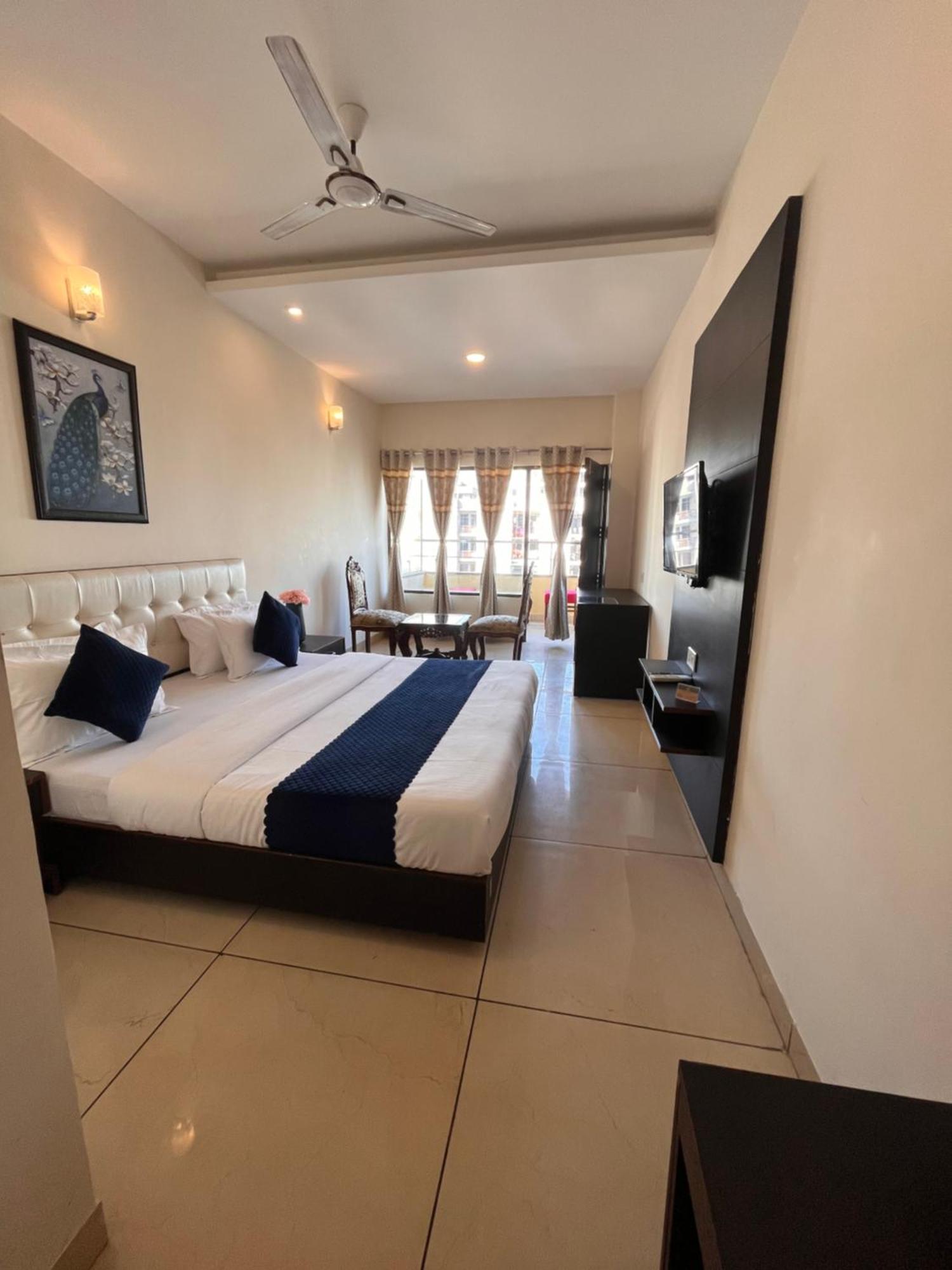 Hotel Jb Residency !! Luxurious & Royal Balcony Rooms !! Large Rooms Zirakpur 외부 사진